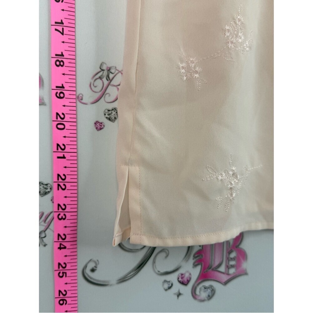 Jessica tshirt Blush Cream/White Embroidered Short-Sleeve Button Front Shirt - Picture 3 of 10